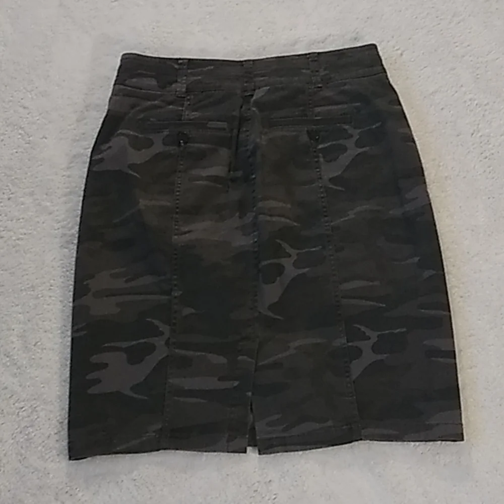 LOFT GRAY CAMO PENCIL SKIRT NWOT